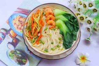 准备好的配菜，超级鲜美的面条就做好啦，开吃喽。