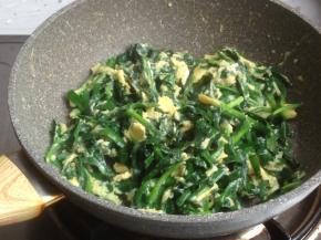 至蛋液炒至凝固即可，几分钟的快手菜，是不是很简单呢