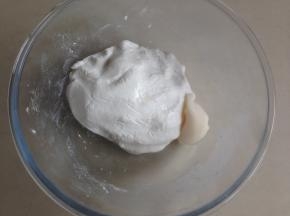 揉成粉团后加入猪油