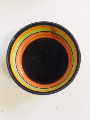 一勺盐，一勺鸡精，少许白糖，两勺生抽，一勺蚝油，两勺醋搅拌均匀调成料汁儿！