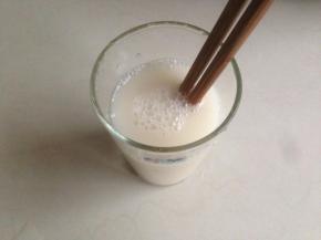 酵母溶于温水中