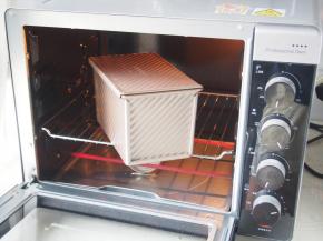 烤箱中下层，上下火165度，烘烤40分钟左右即可