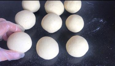 滚搓成圆球