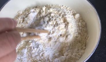 两种面粉混合均匀