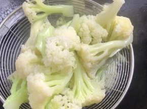 煮至9分熟，捞出沥干水分