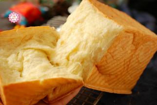 像棉花一样的吐司，绵软到不忍下手，特好吃！一次性发酵不费时间