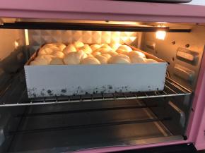 放入预热好的烤箱中层上火160度，下火190度烤30分钟
烤至10分钟左右要及时加盖锡纸