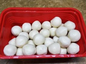 鱼丸洗干净备用