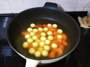 放入足量水