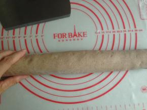 向上卷起，再滚揉一下，使接口处更粘合