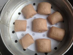 这是静置好的馒头坯，可以看出明显大一些