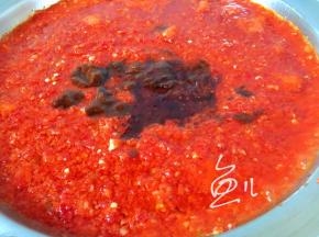 放入黄豆酱翻炒均匀
