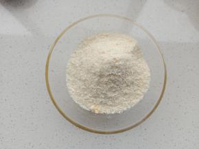 加入椰蓉搅拌均匀