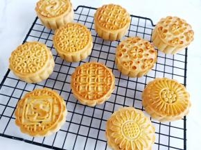 继续放入烤箱200度上下火烤10分钟，注意上色满意后即可出炉
