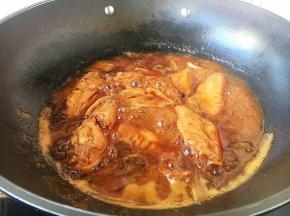 大火煮开，转小火炖煮十分钟。