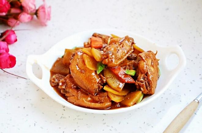 香喷喷的土豆烧鸡翅