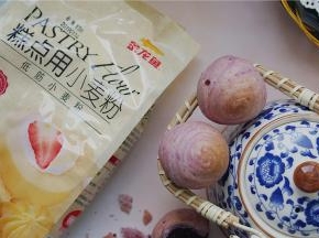 就是这么的简单，一款大包酥版的紫薯酥皮月饼就完成啦。