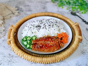 时蔬可以根据个人喜欢任意搭配。