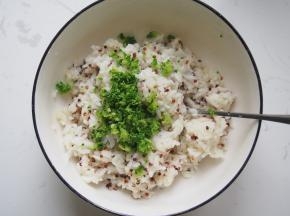 5.	将米饭中加入西蓝花