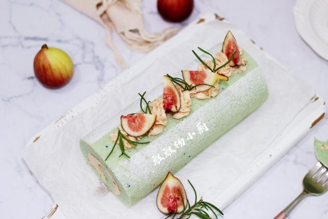 草莓酱奶油霜蛋糕卷