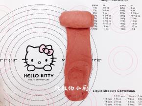 再次擀开翻面，自上往下卷起