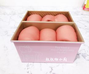 发至8分满，胖胖乎乎的，接着预热烤箱上下火190度10分钟