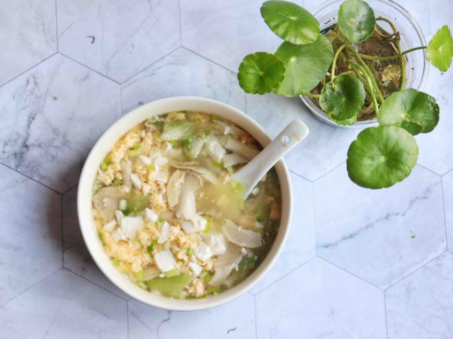 鲜蘑丝瓜鸡蛋汤