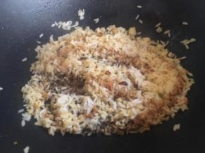 均匀倒入料汁，翻炒均匀；