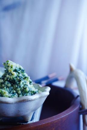 这道地道的地方特色小豆腐，营养非常丰富，蔬菜的清香，伴着黄豆粉的豆香，越嚼越香，即当菜，又当饭。