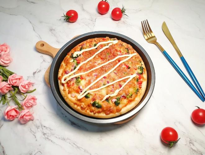 沙拉酱鸡肉披萨