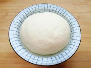 发酵好的面团明显变大。