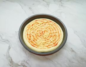 撒上一层马苏里拉芝士。