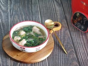 虾滑菠菜汤成品图