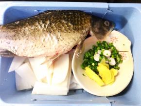 所有材料洗净，萝卜切片备用