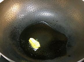 油锅中放姜片