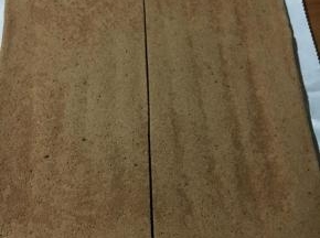 烘烤结束后取出倒扣在网架上可乘热撕去油纸即可。