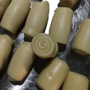 卷好好记得用覆盖上保鲜膜，以免变干。