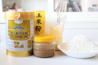 准备食材，玉米粉是玉米磨的粉，非玉米淀粉。