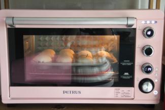 放入预热好的烤箱中下层，转上下180度，烤15分钟即可。如果上色满意可以加盖锡纸。