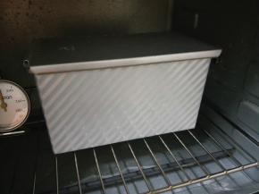 放入事先预热好的烤箱，180度，烤40分钟