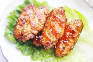 然后撒上芝麻粒，两面再煎一下就可以啦！