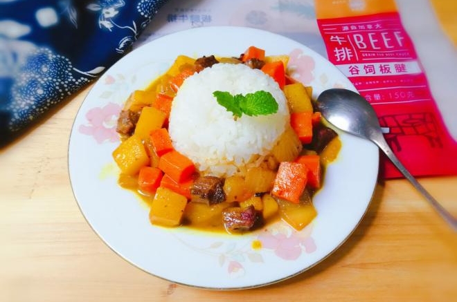咖喱土豆牛肉饭