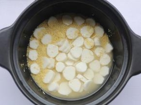 加入山药。