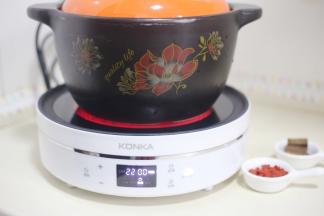 放电陶炉上小火煮22分钟。