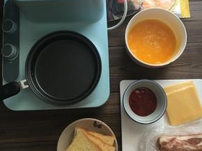 准备好所以食材，吐司对齐切去薄薄的4边，
