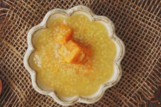 香甜软糯的红薯，与香浓的小米粥是绝配，早餐吃一碗，饱腹、营养全面，还能起到瘦身美颜的效果。