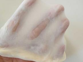 ９、揉到出薄膜为止。