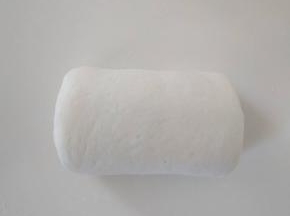 １４、卷起，收紧封口。