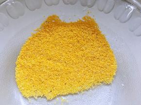 小米淘洗两遍，不要过度淘洗，以免破坏小米表皮，营养流失。