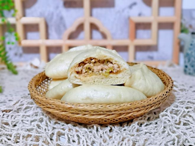 芹菜猪肉发面蒸饺